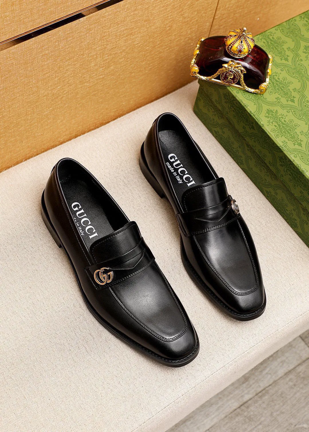 Men's shoes 💰400 💐 Product trademark: GUCCI "Gucci" casual leather shoes Regular size: 39-44 (38.45.46🉑️Customized) Product materials: Selected imported first-layer calfskin upper + luxury hardware buckle, imported 🐑 sheepskin lining. Strong three-dimensional visual effect, combined outsole Color: 2⃣️colors available